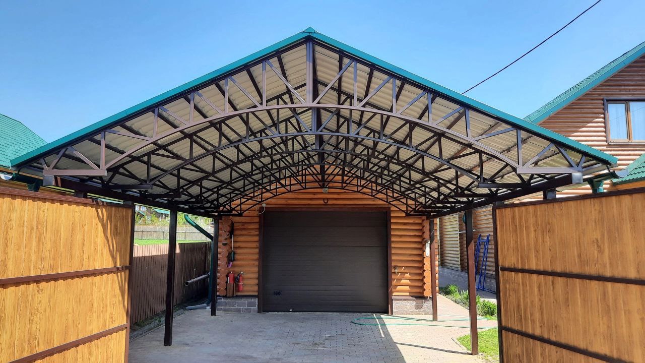 Арочный автонавес с коричневым поликарбонатом