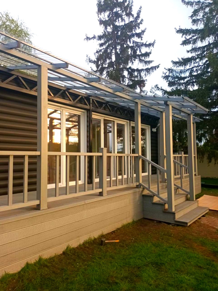 Навес-пристрой к дому из монолитного поликарбоната